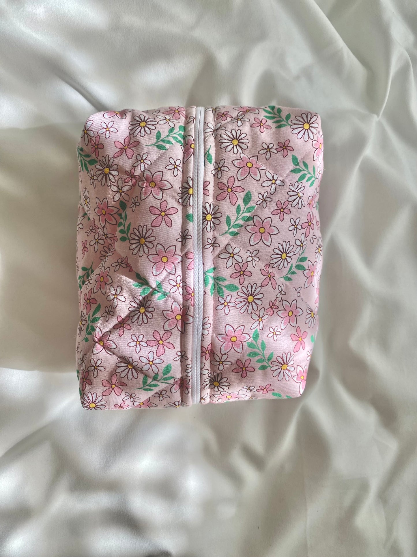 Prominent Daisy Makeup Bag