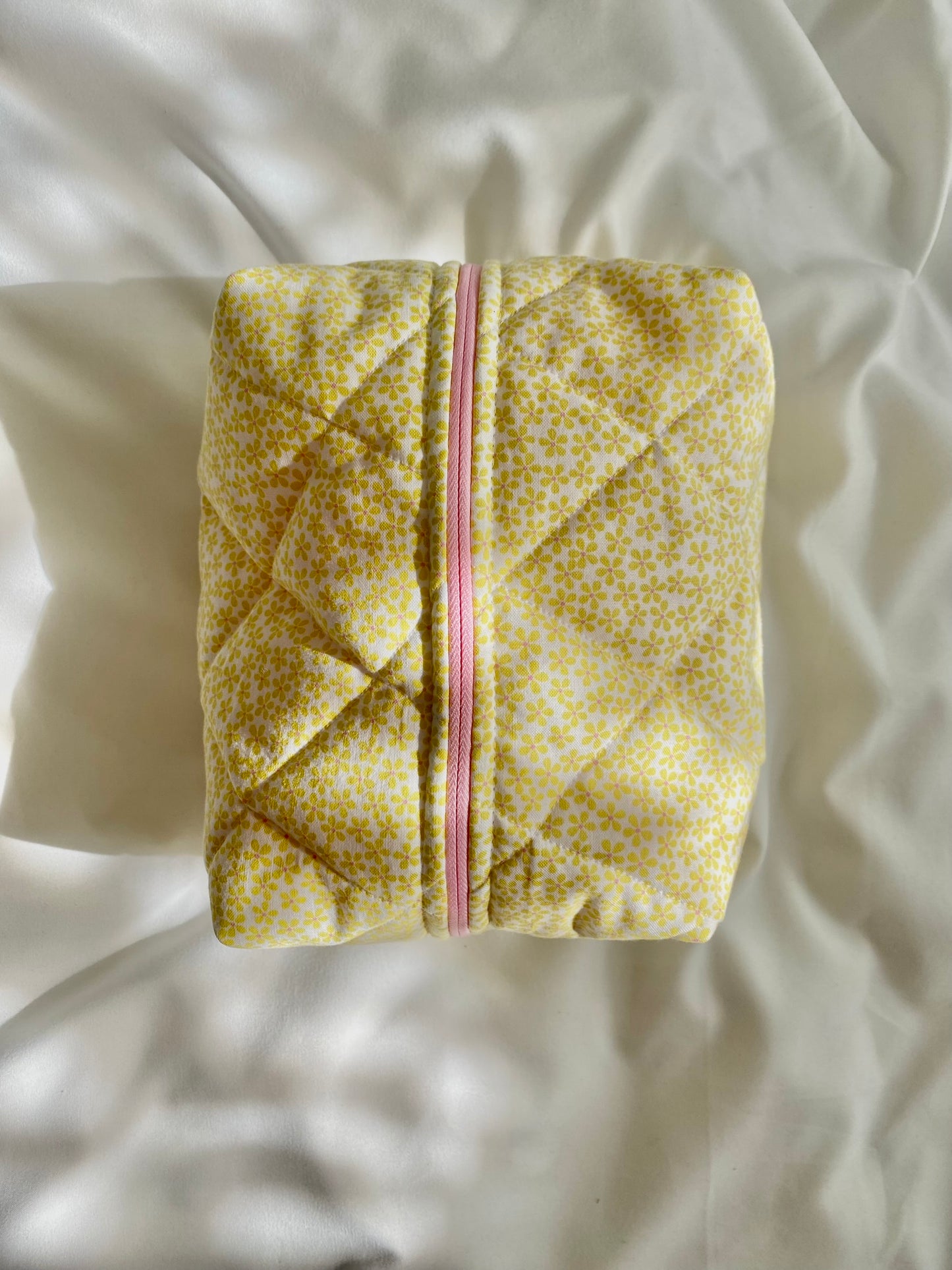 حقيبة مكياج زهور صن شاين صفراء